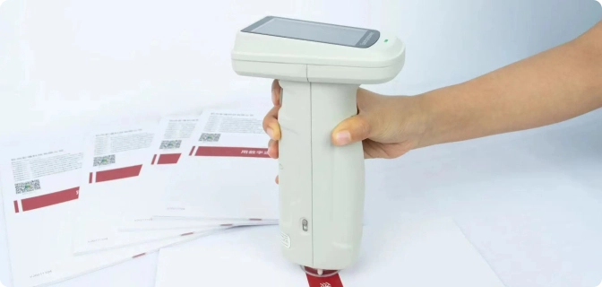 More than 30 measurement parameters and nearly 40 evaluation light sources are available.